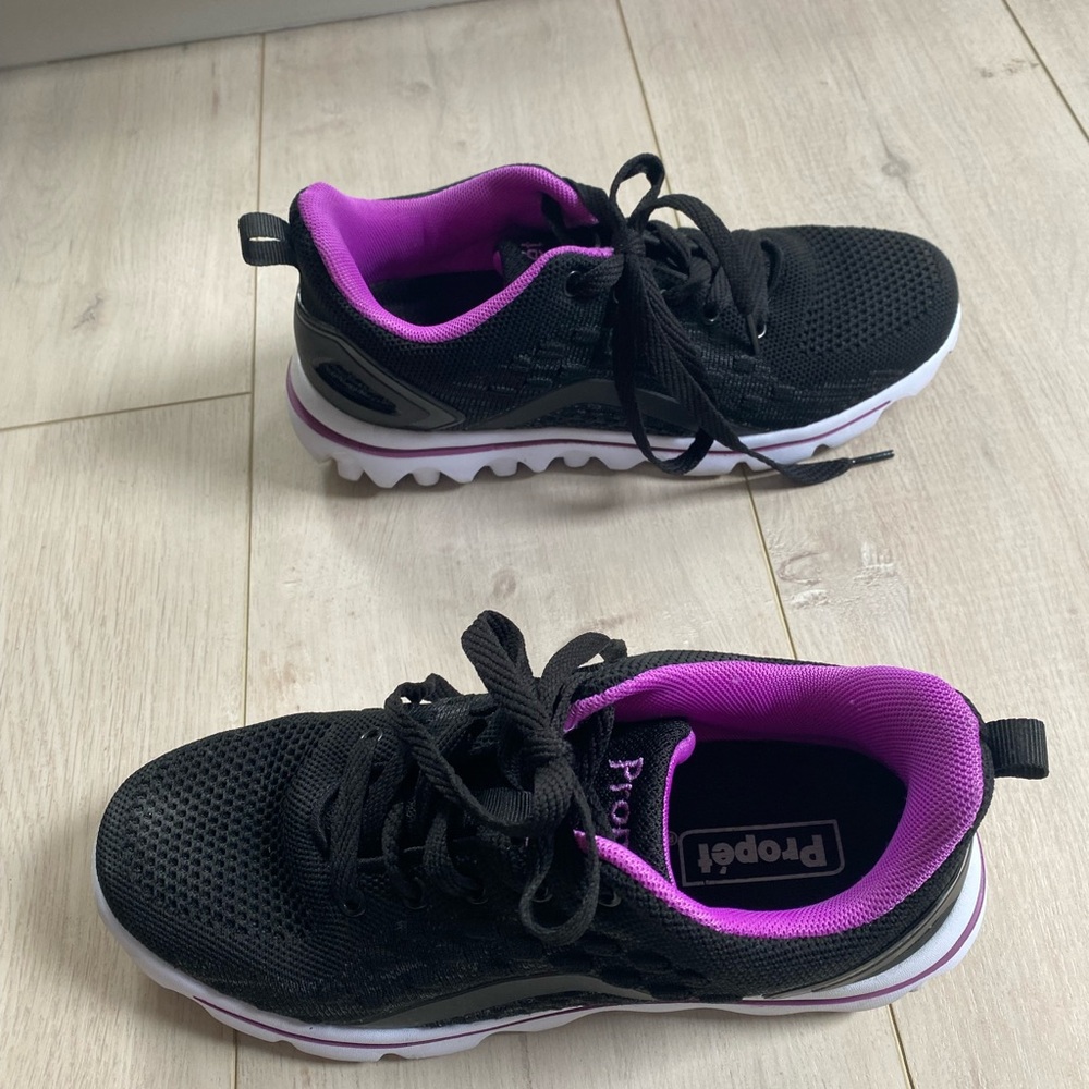 Propét Womens TravelActiv Axial Sneaker 7.5